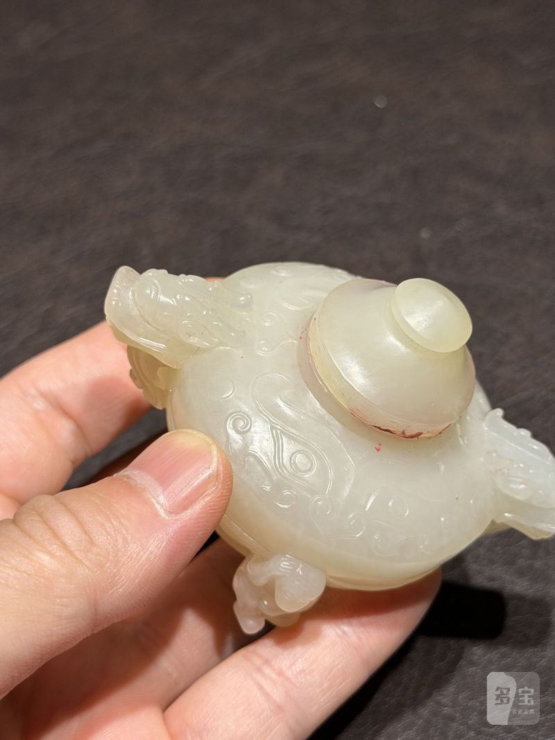 清乾隆 和田玉雕饕餮纹猴足龙耳炉 - 图8